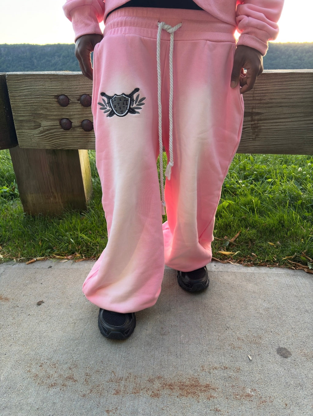 MEDIEVAL THRXXDZ RUNNERS MODEL PINK