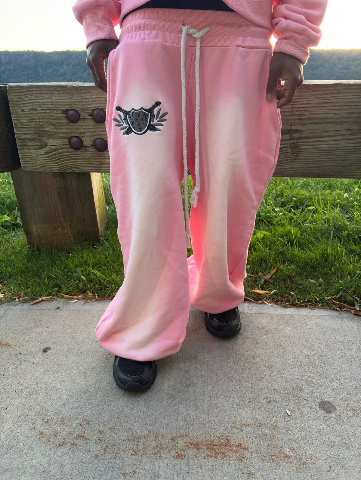 MEDIEVAL THRXXDZ RUNNERS MODEL PINK